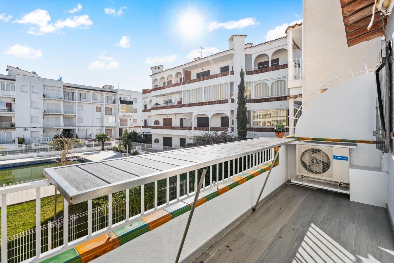 Apartamento Welcs -013- Con Terraza Y Piscina Lägenhet Empuriabrava Exteriör bild
